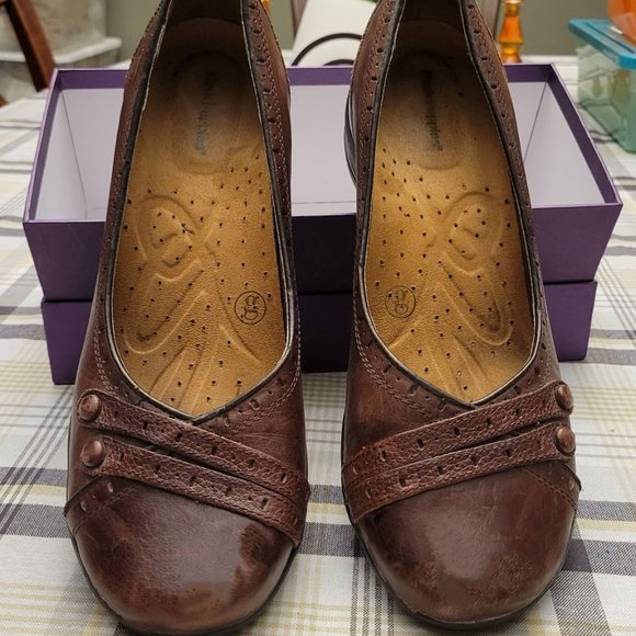 Who needs some cute BROWN shoes? - Picture 3 of 4